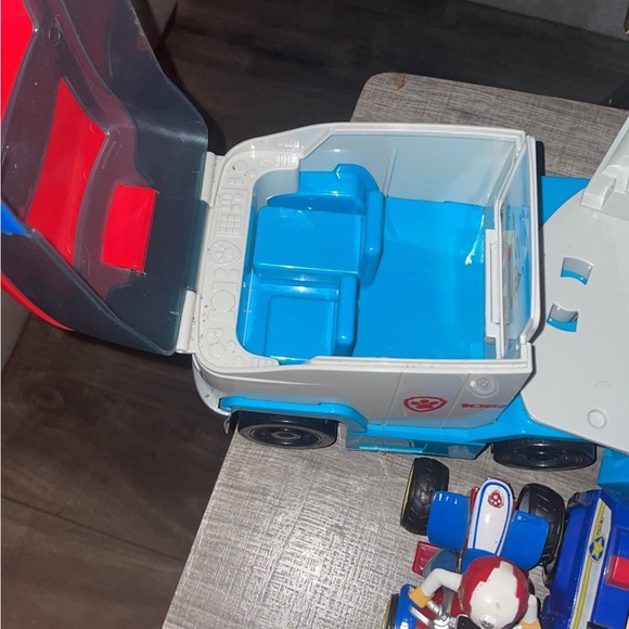 COPY - Paw Patroler and 4 Figures with Vehicles - Picture 3 of 6